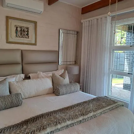 Milky Way Executive Suite Sandbaai Exterior photo